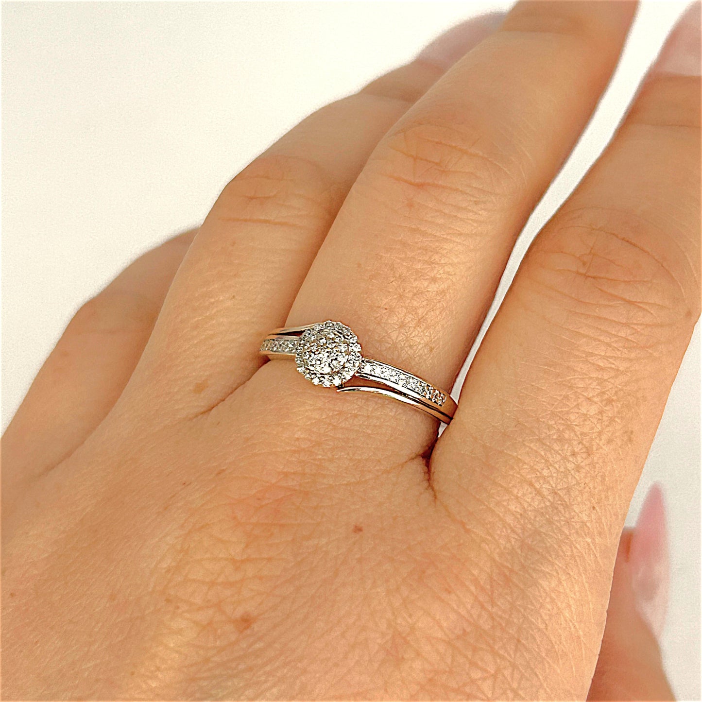 GOLD DEAL | 9ct Gold Étoile Cluster Ring TDW 0.25ct. Size O