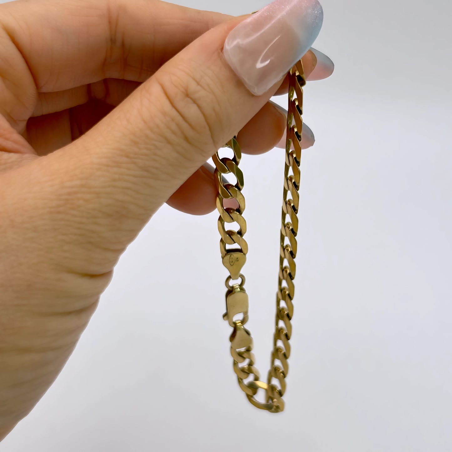 GOLD DEAL | 9kt NZ Gold Sovereign Curb Link Bracelet 22cm