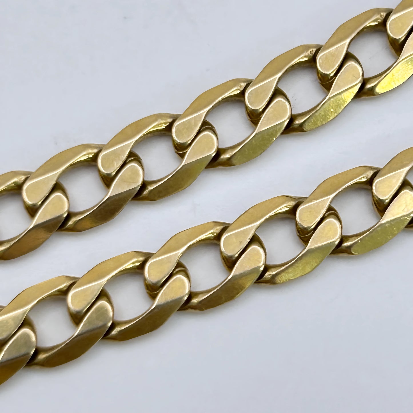GOLD DEAL | 9kt NZ Gold Sovereign Curb Link Bracelet 22cm