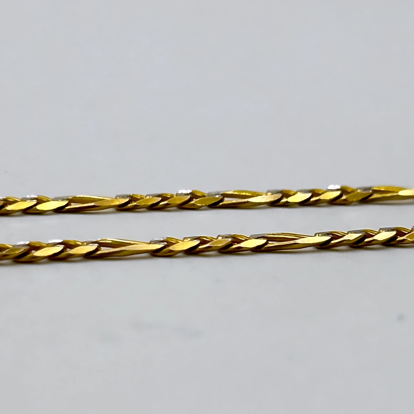 NZGD | 9ct Y/W Gold Link & Luxe – Figaro Bracelet 25cm
