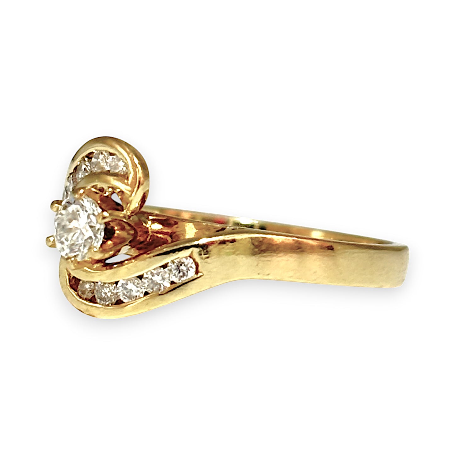18ct Gold Stunning V Setting Diamond Set Ring Valuation $3,450. R # 179