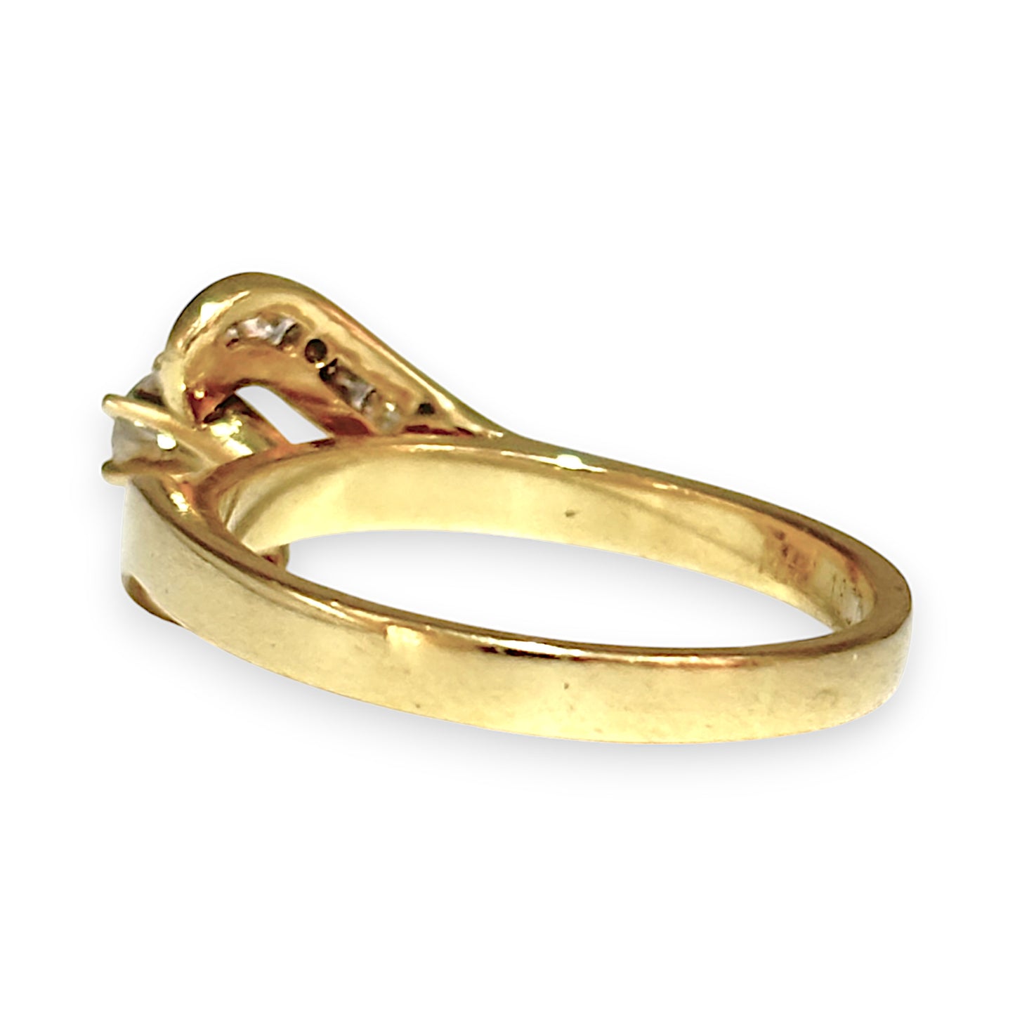 18ct Gold Stunning V Setting Diamond Set Ring Valuation $3,450. R # 179