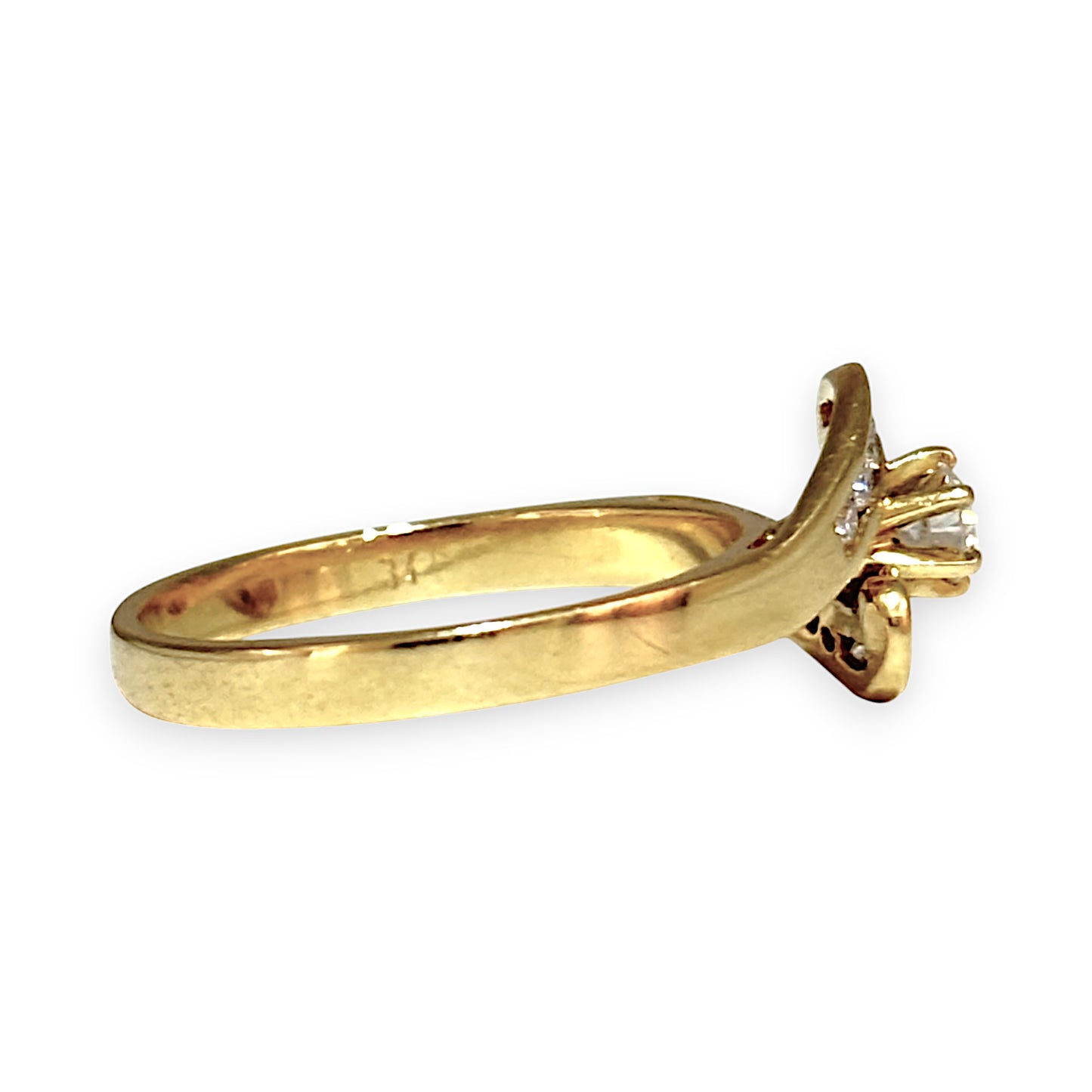 18ct Gold Stunning V Setting Diamond Set Ring Valuation $3,450. R # 179