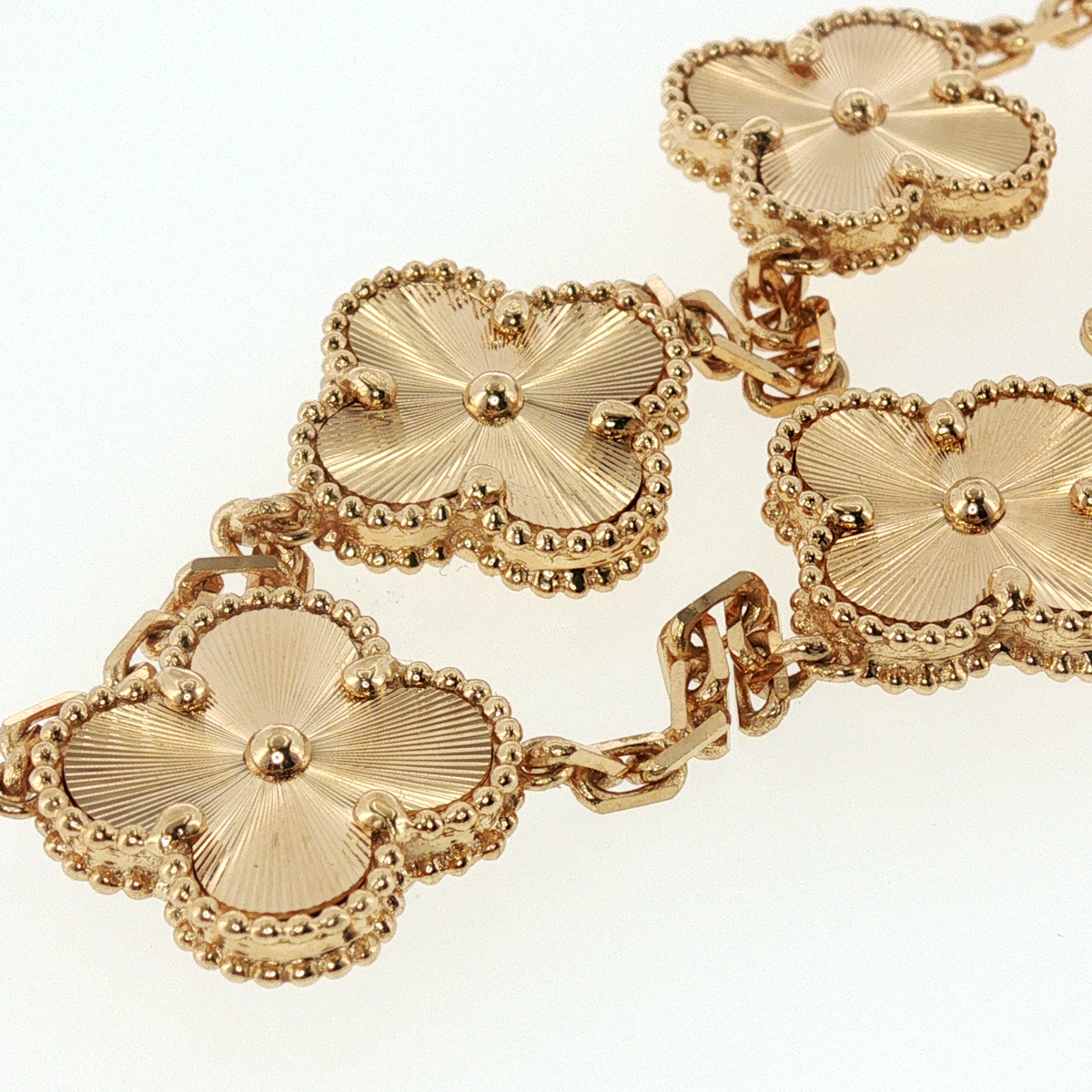NZGD | 18ct Yellow Gold Textured Clover Motif Chain Bracelet 18cm