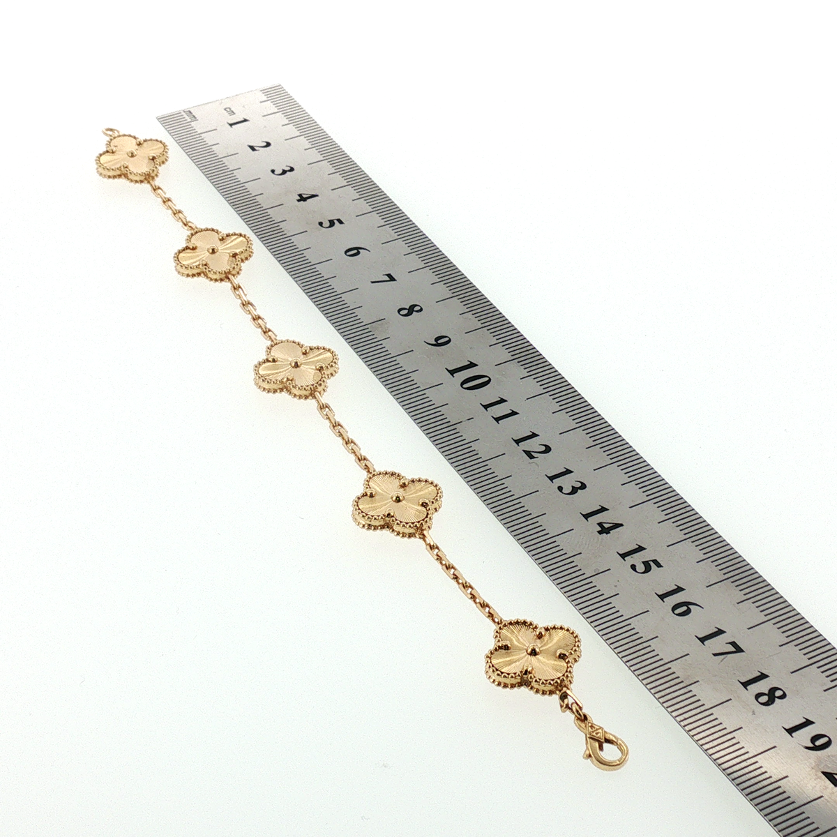 NZGD | 18ct Yellow Gold Textured Clover Motif Chain Bracelet 18cm