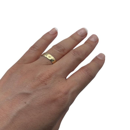 Radiant 9ct Gold Smooth Band