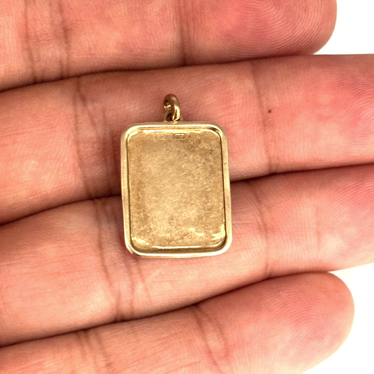NZGD | 9ct Gold Radiant Initial “R” Pendant