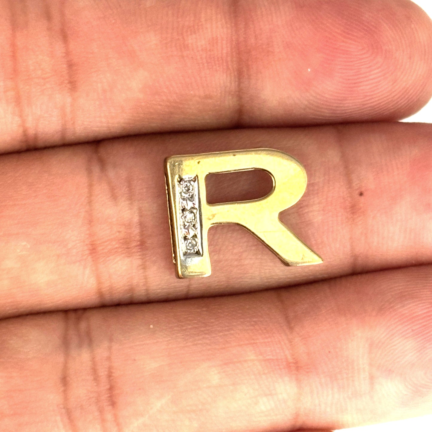 NZGD | 9ct Gold Radiant Initial ‘R’ Pendant