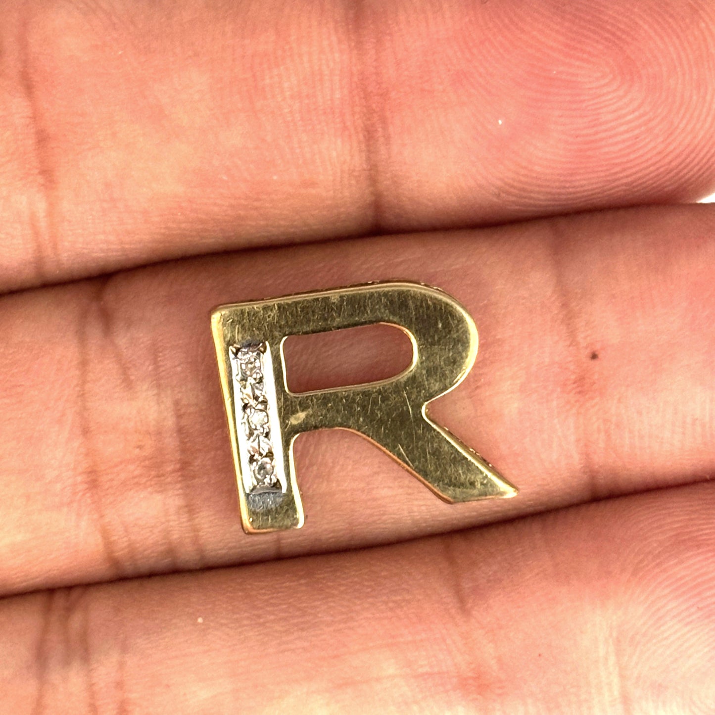 NZGD | 9ct Gold Radiant Initial ‘R’ Pendant