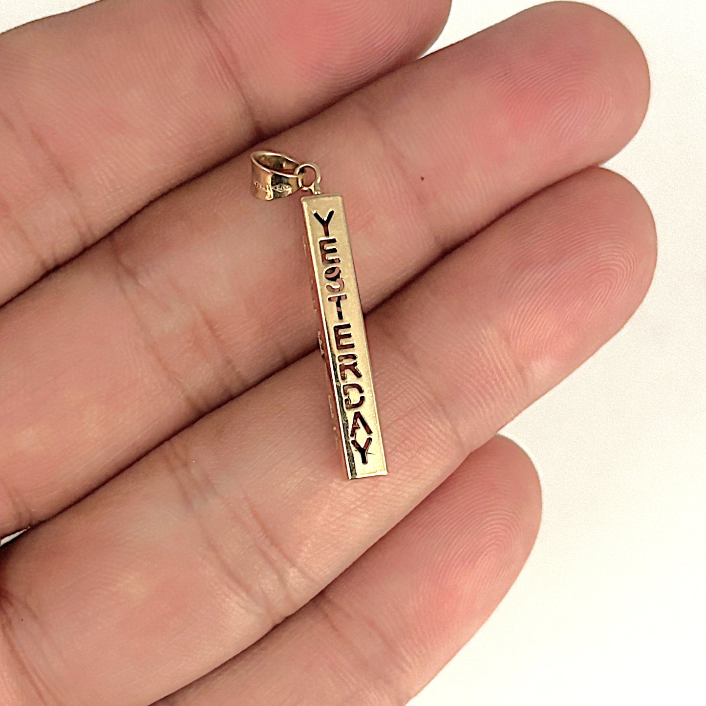 GOLD DEAL | 9kt Gold Timeless Pillars Pendant