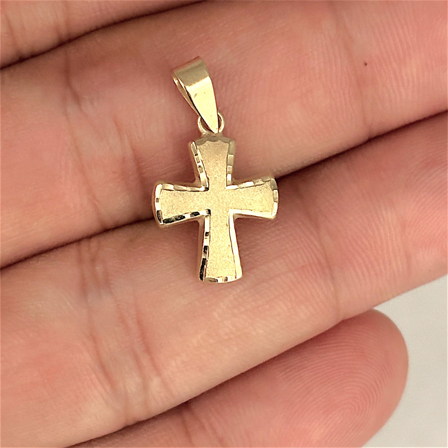 GOLD DEAL | 9kt Gold Radiant Faith Cross Pendant