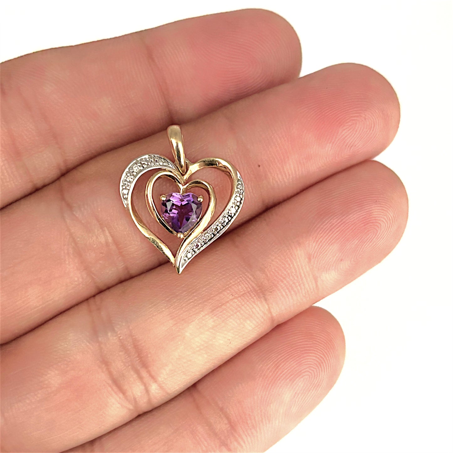 GOLD DEAL | 9kt Gold Violet Embrace Pendant