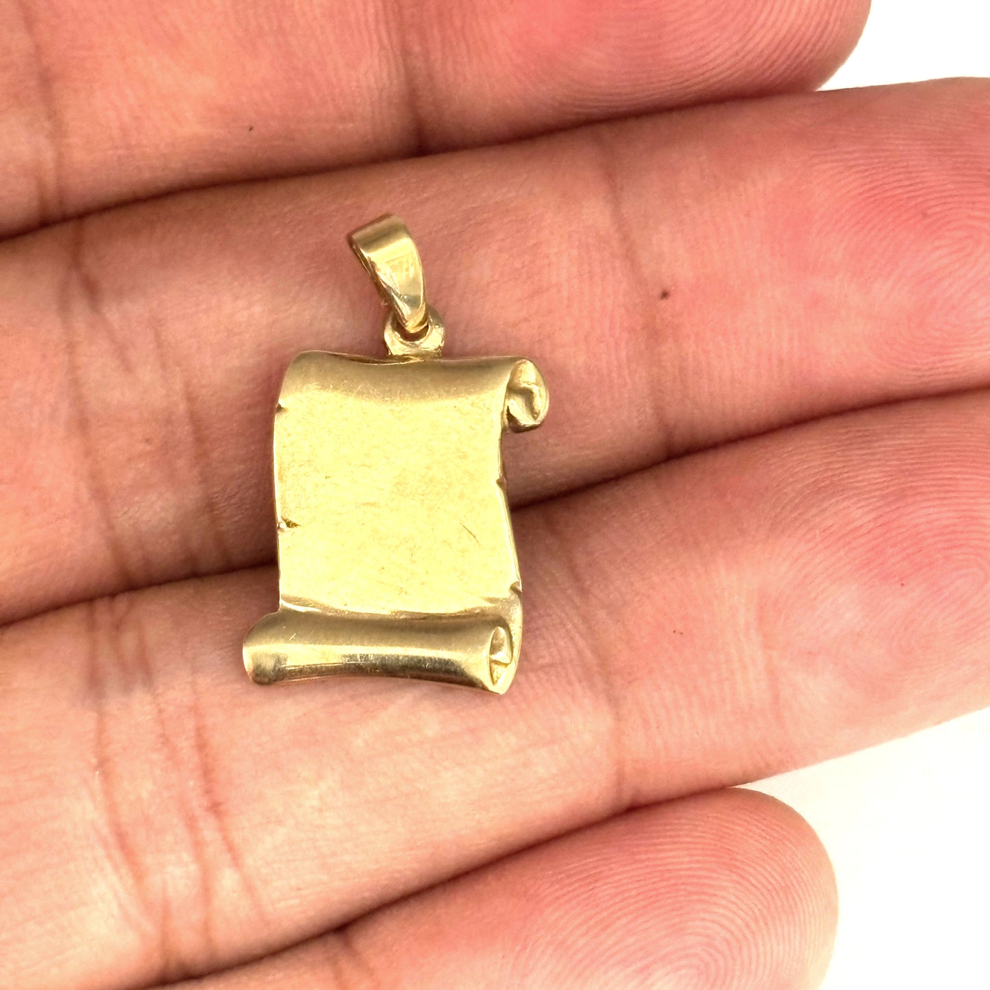 NZGD | 9ct Gold Enchanted Scroll Pendant