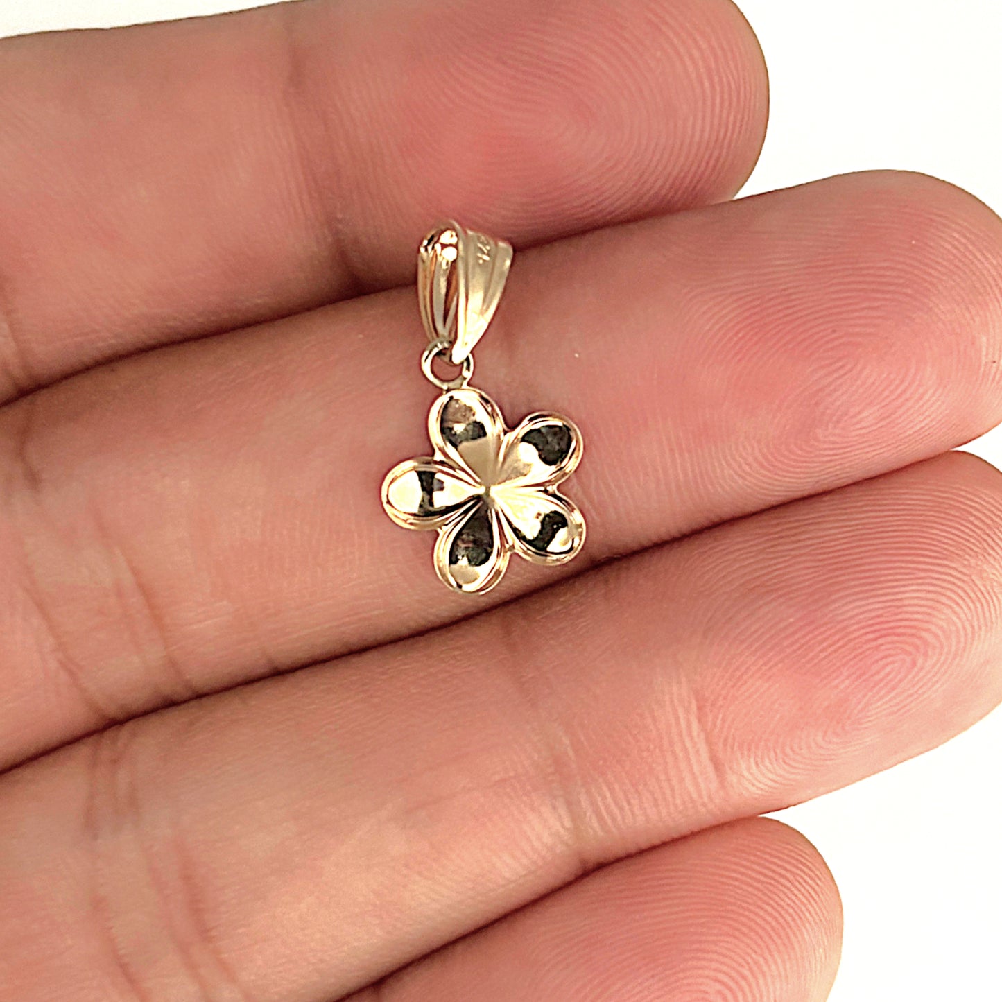 GOLD DEAL | 9kt Y/W Gold Petal Glow Pendant