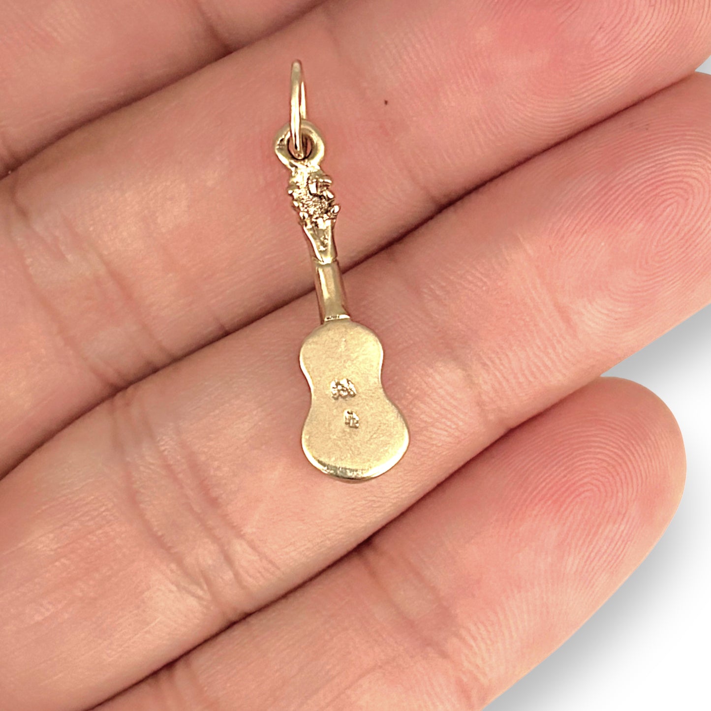 GOLD DEAL | 9kt Gold Vintage Melody in Gold Guitar Pendant