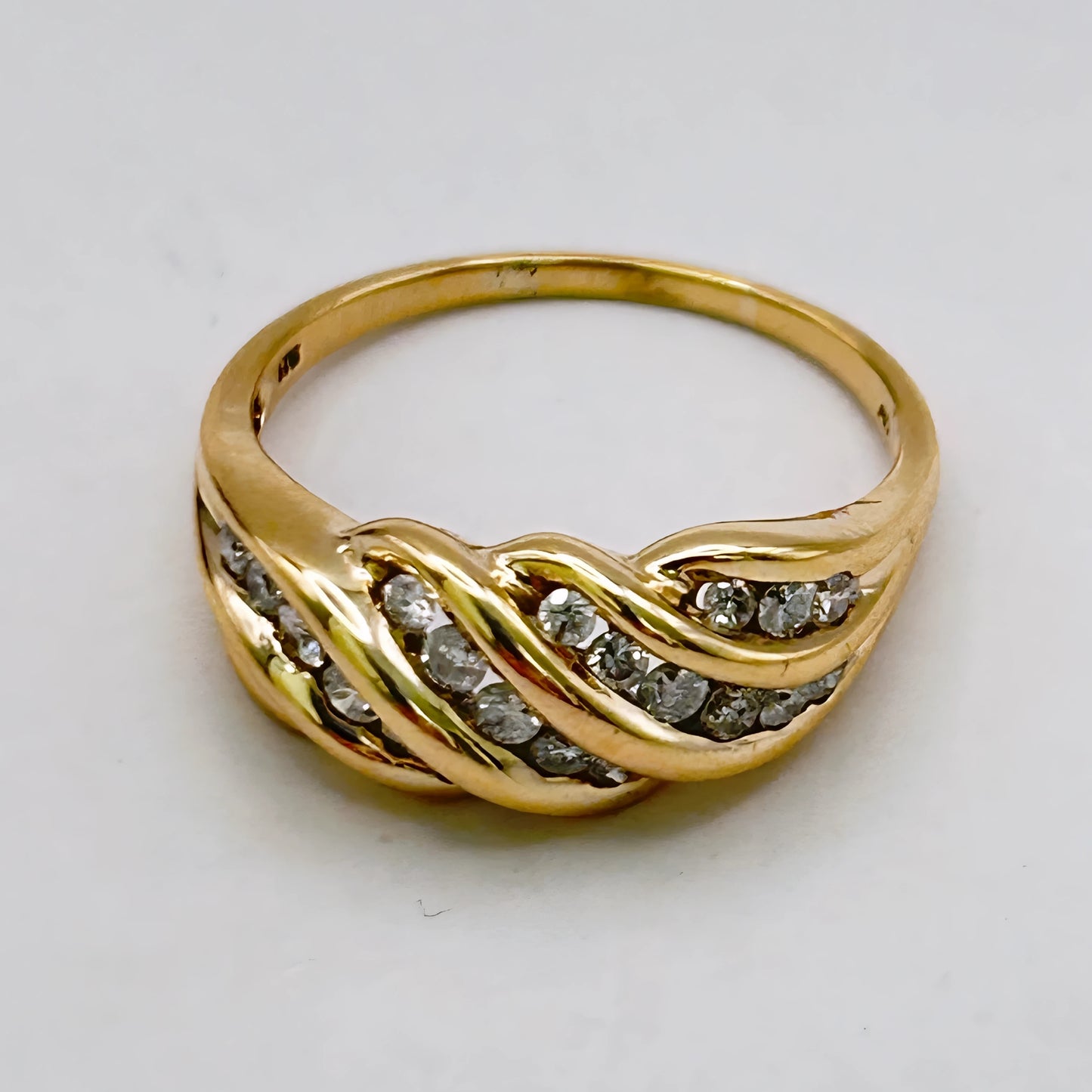 GOLD DEAL | 9ct (9kt) Gold Eternal Wave Diamond Ring Valuation $2,225