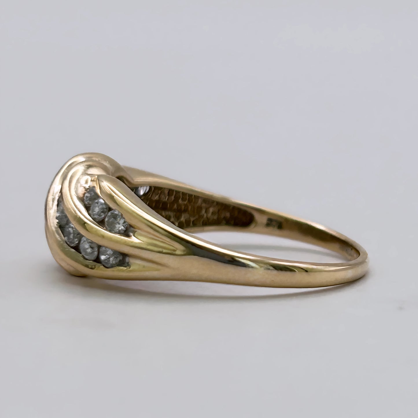 GOLD DEAL | 9ct (9kt) Gold Eternal Wave Diamond Ring Valuation $2,225