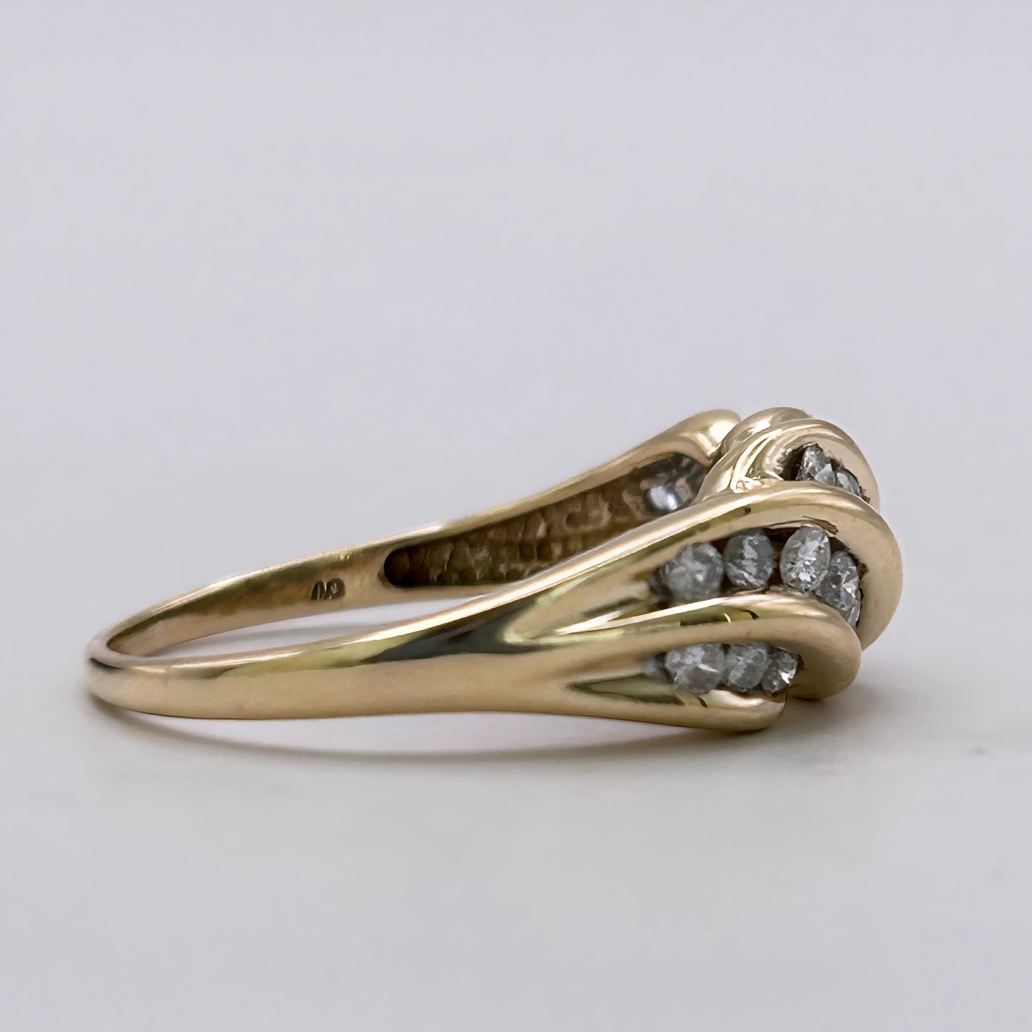 GOLD DEAL | 9ct (9kt) Gold Eternal Wave Diamond Ring Valuation $2,225