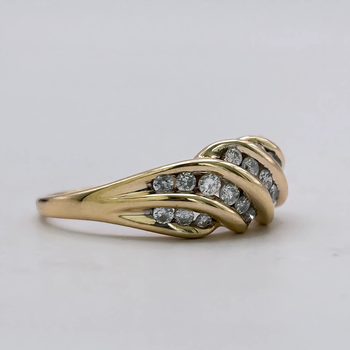 GOLD DEAL | 9ct (9kt) Gold Eternal Wave Diamond Ring Valuation $2,225