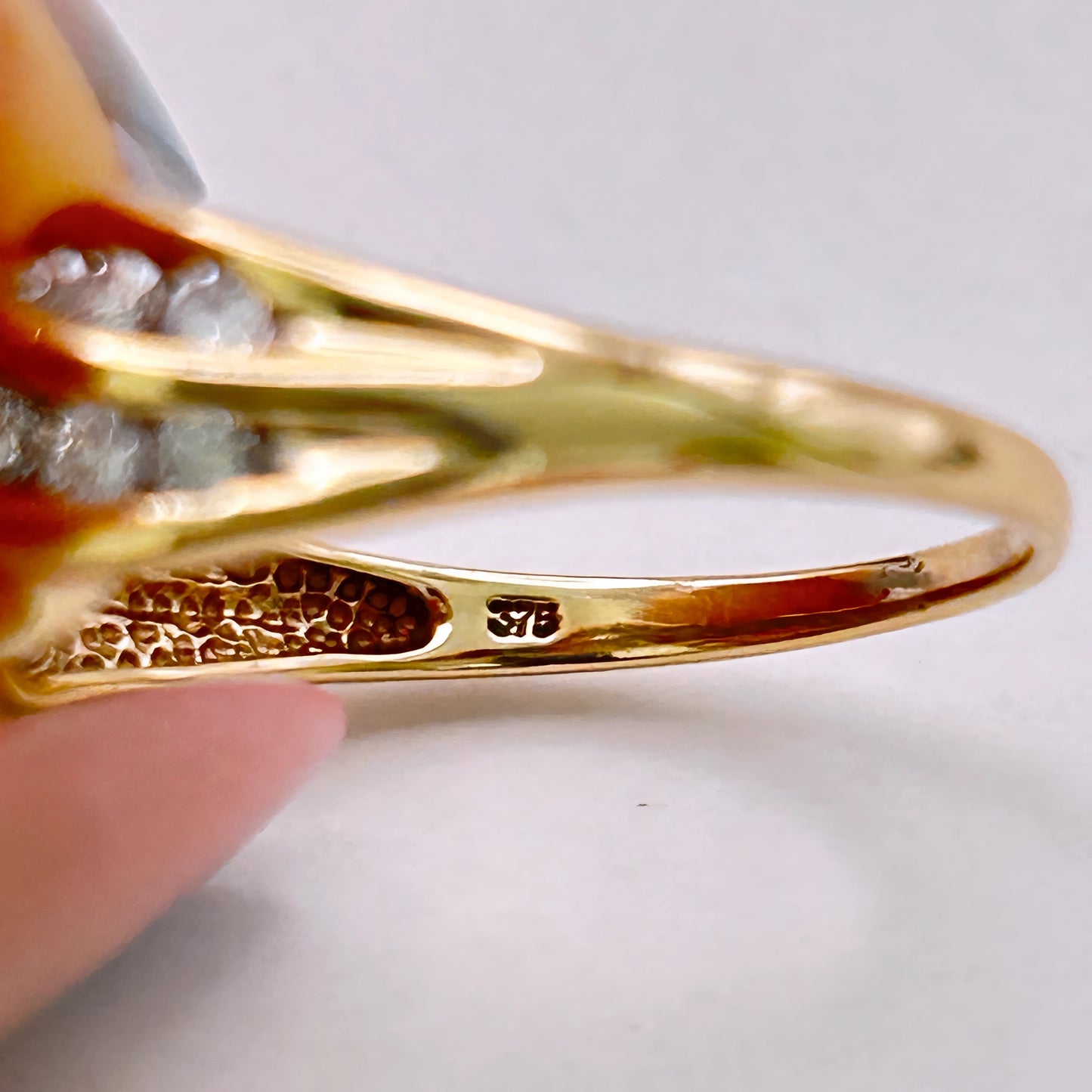 GOLD DEAL | 9ct (9kt) Gold Eternal Wave Diamond Ring Valuation $2,225