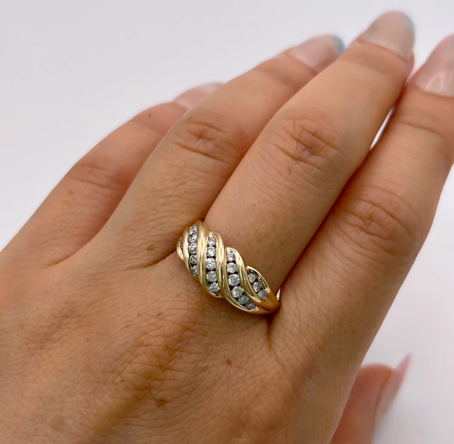 GOLD DEAL | 9ct (9kt) Gold Eternal Wave Diamond Ring Valuation $2,225