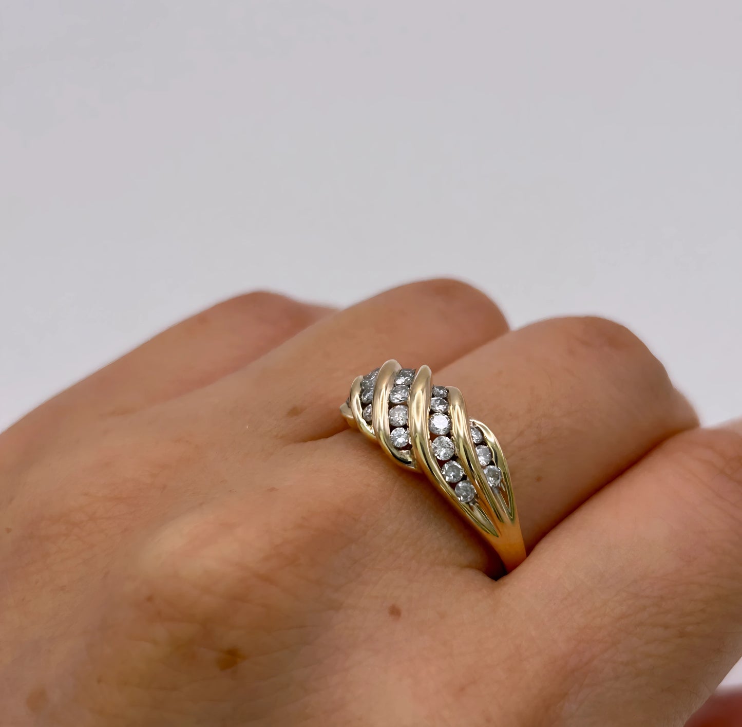 GOLD DEAL | 9ct (9kt) Gold Eternal Wave Diamond Ring Valuation $2,225