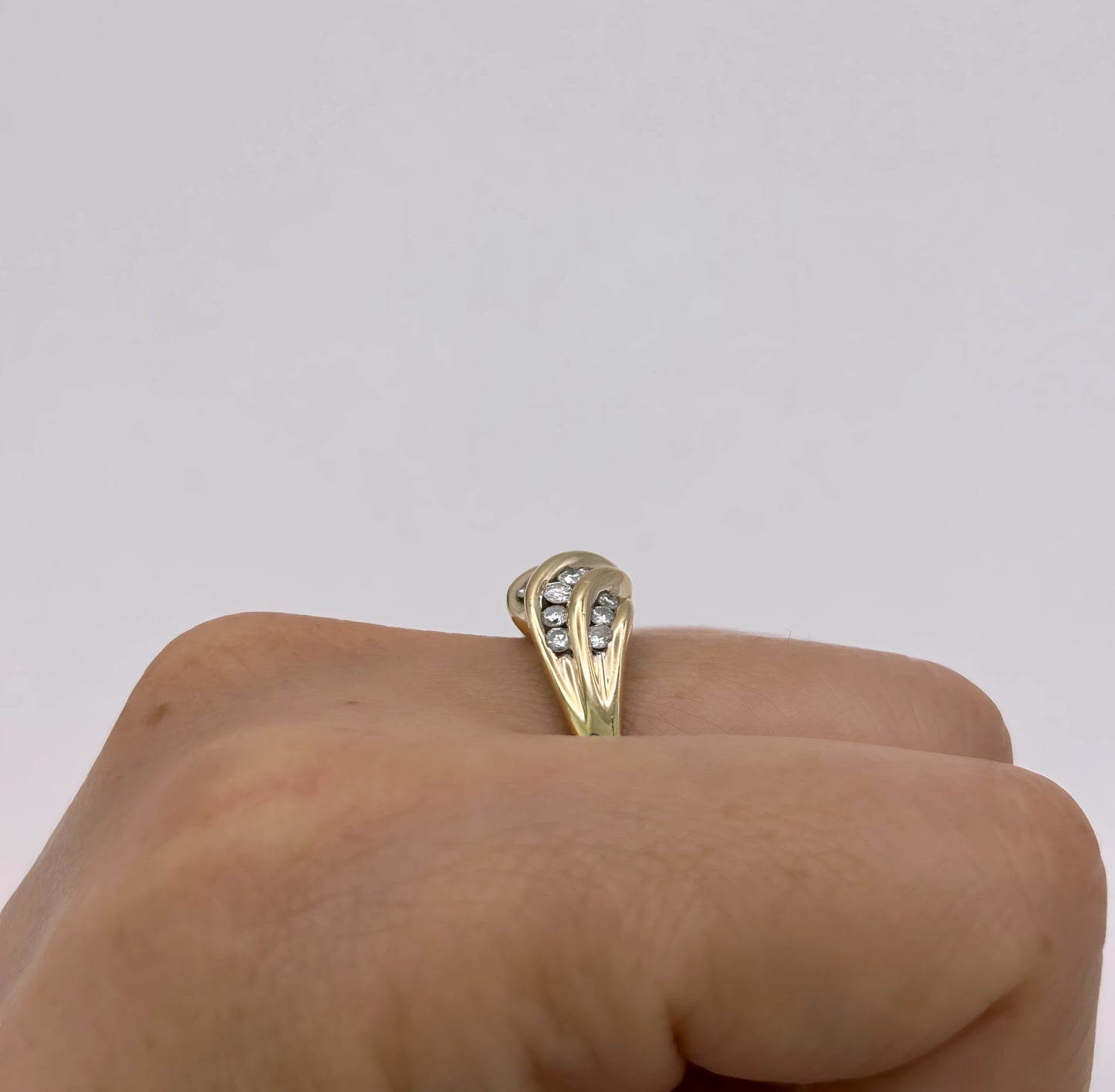 GOLD DEAL | 9ct (9kt) Gold Eternal Wave Diamond Ring Valuation $2,225