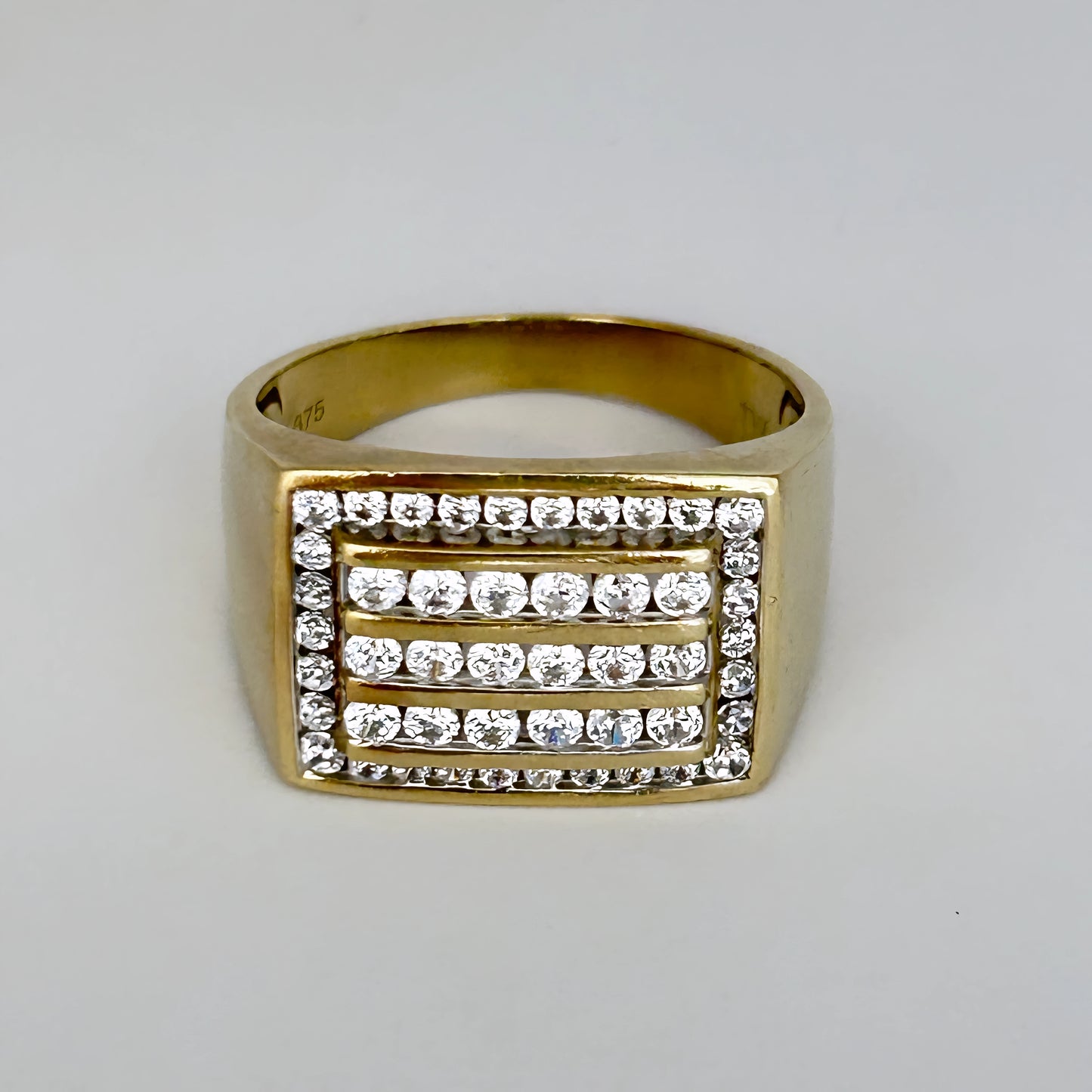 NZGD | 9ct Gold Refurbished Brilliance Signet Ring Valuation $2,900