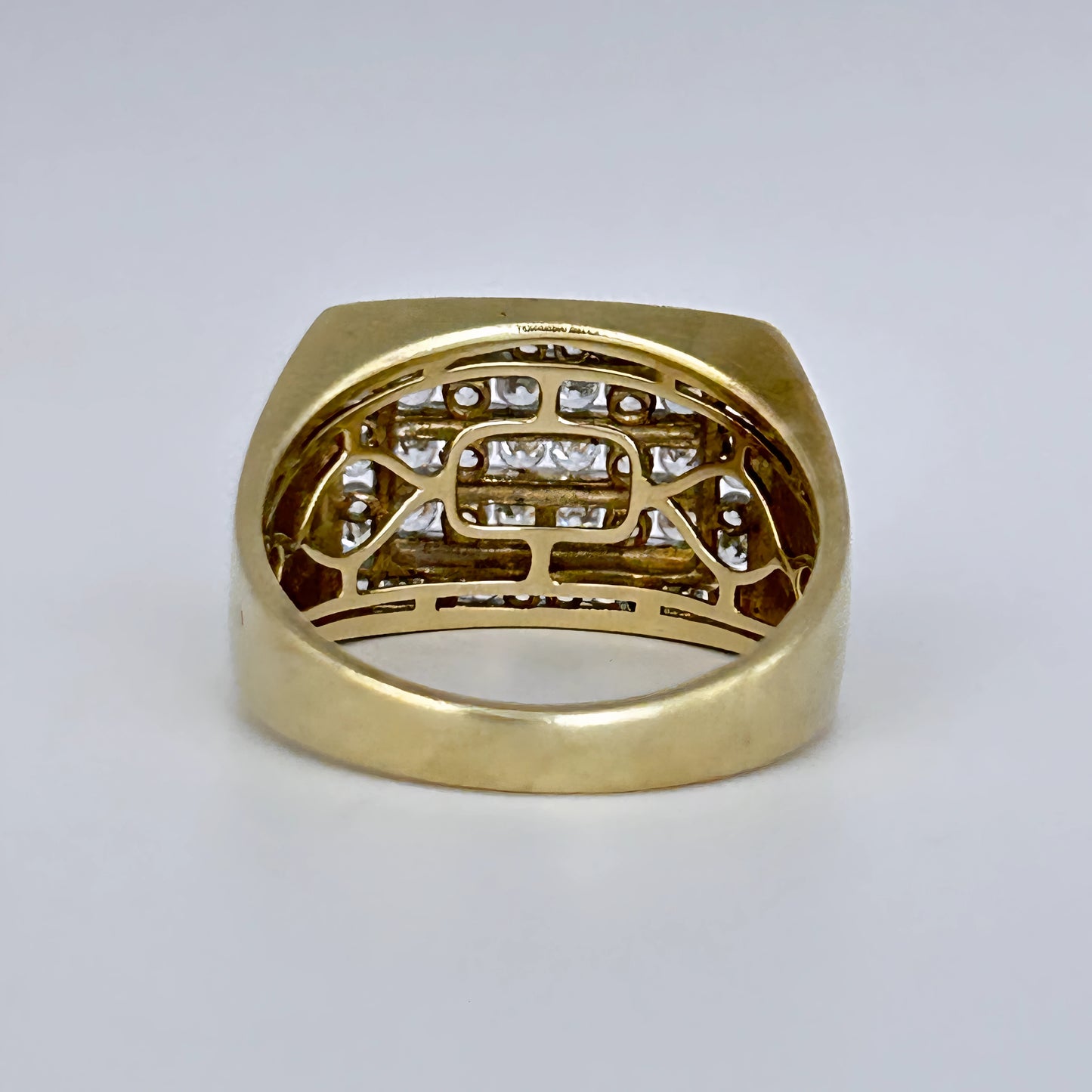 NZGD | 9ct Gold Refurbished Brilliance Signet Ring Valuation $2,900