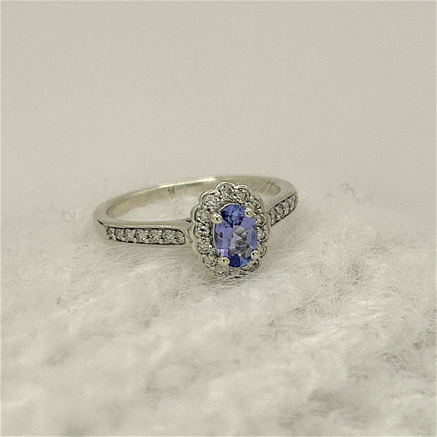 NZGD | 9ct White Gold Tanzanite Petal Crown Ring Size N