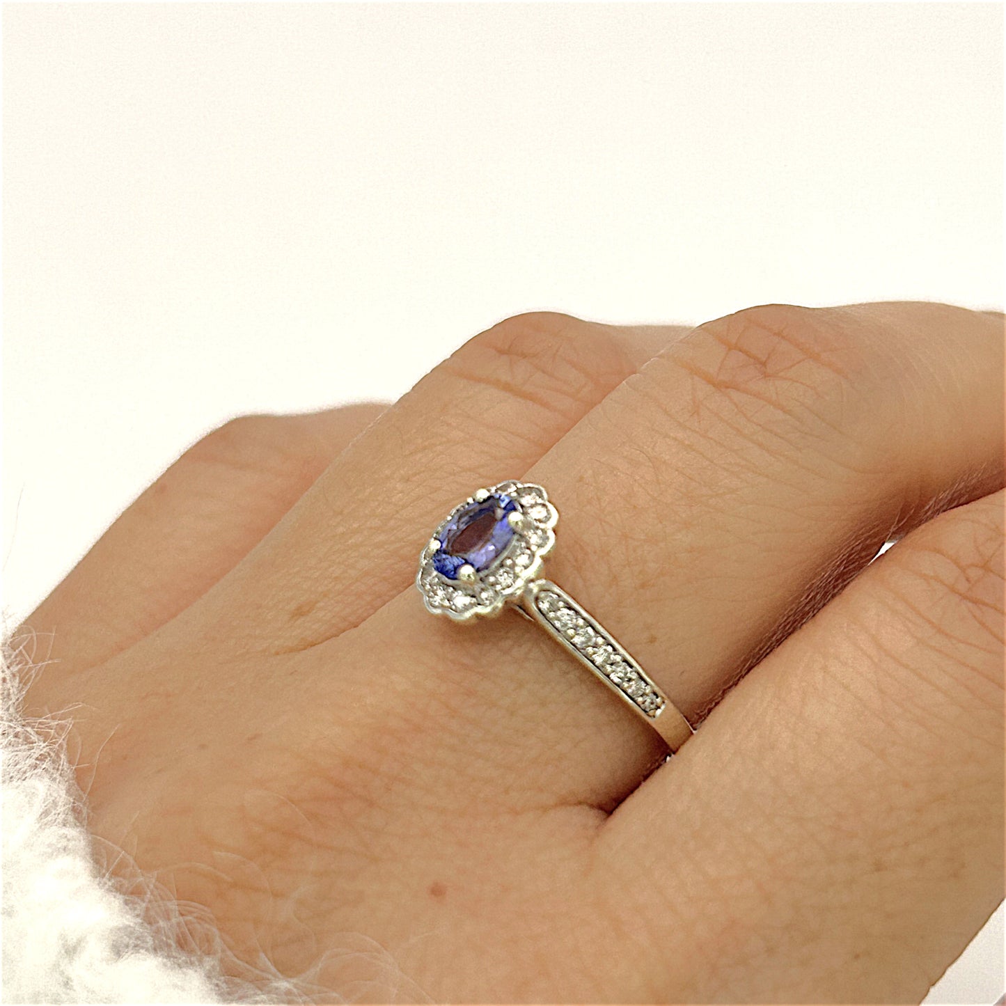 NZGD | 9ct White Gold Tanzanite Petal Crown Ring Size N