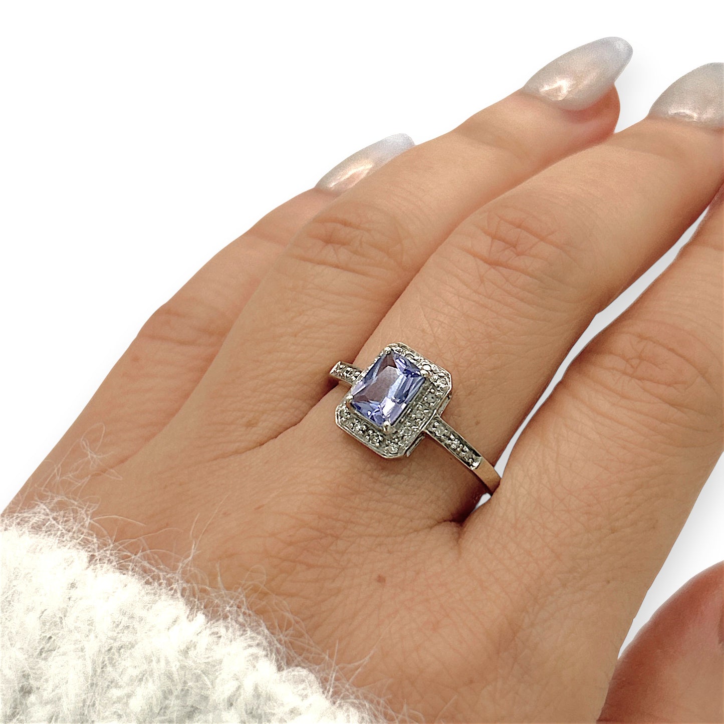 NZGD | 9ct White Gold Ocean‑Mist Sapphire Ring Valuation $2,000
