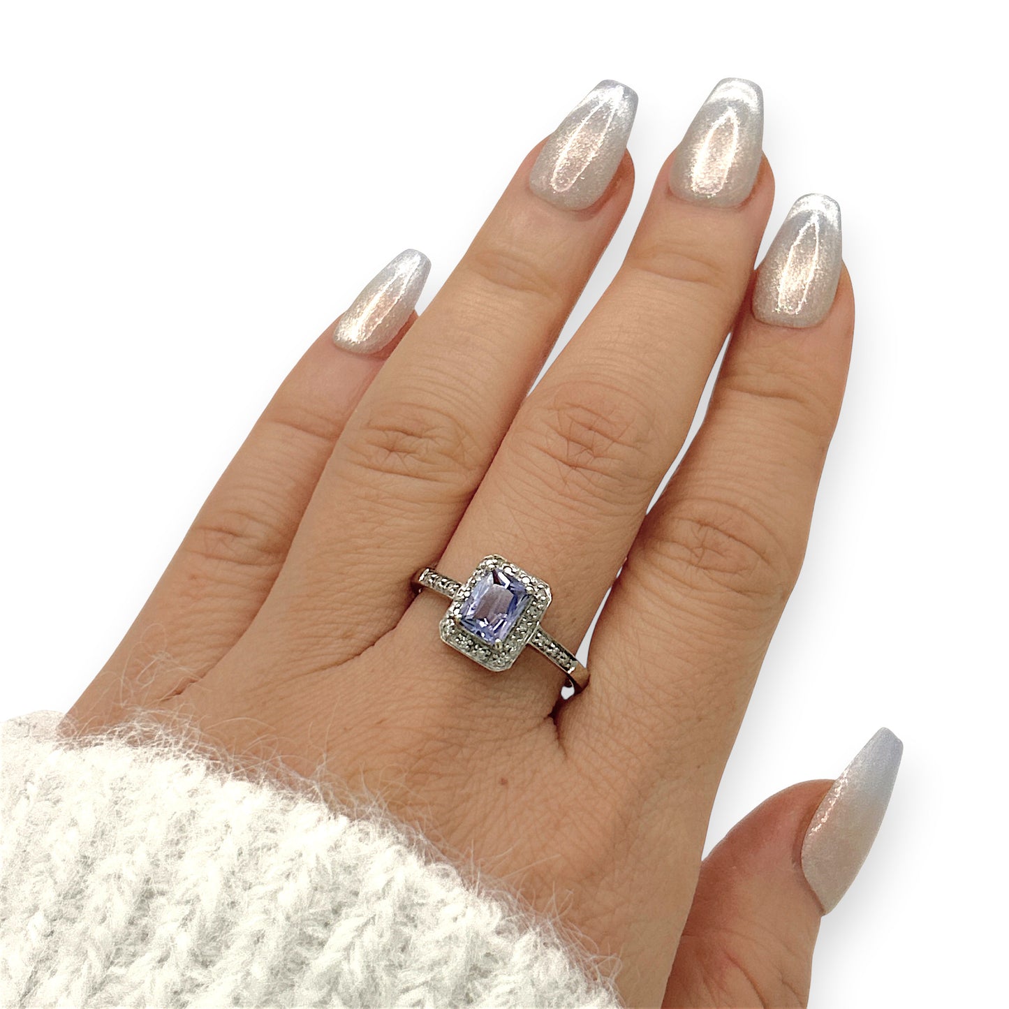 NZGD | 9ct White Gold Ocean‑Mist Sapphire Ring Valuation $2,000
