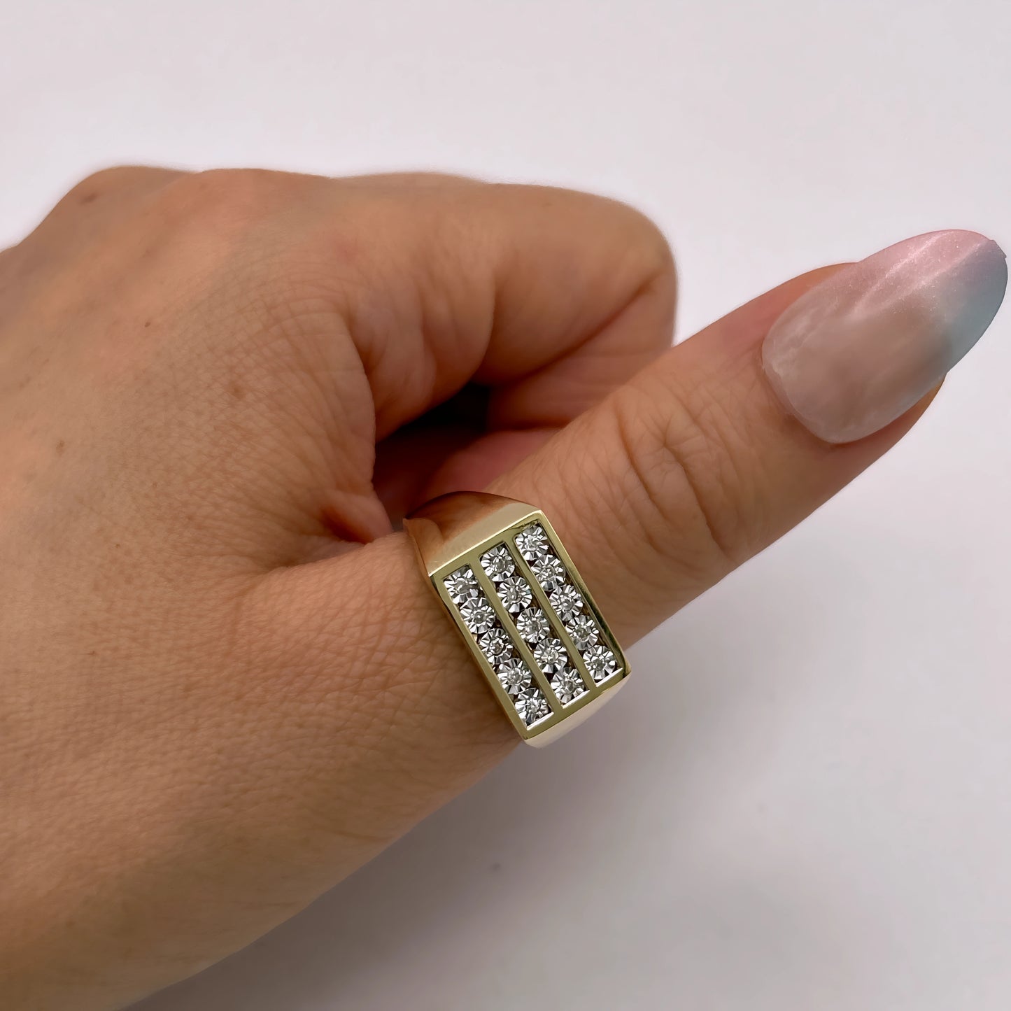 NZGD | 9ct Gold PROUDS Signature Diamond Bar Ring Valuation $2,800