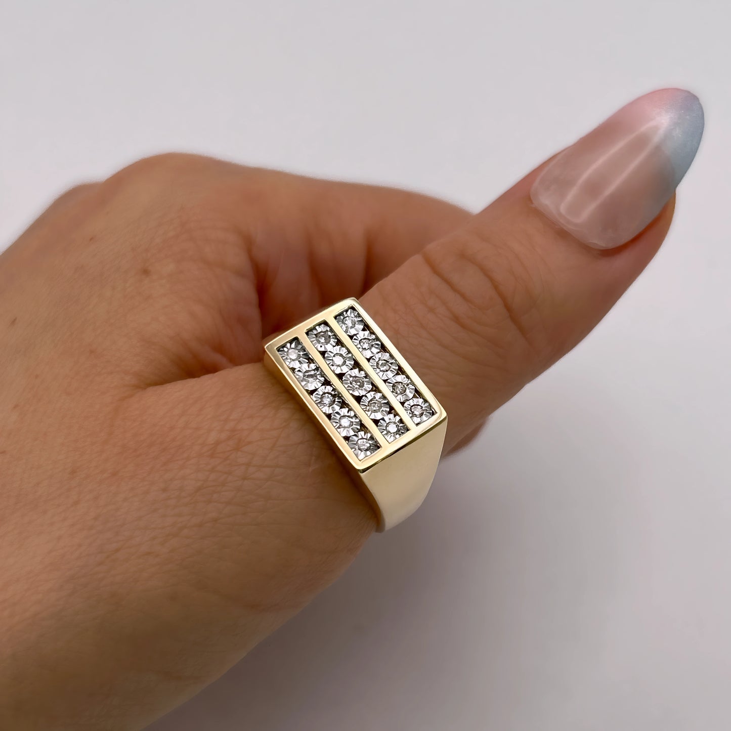 NZGD | 9ct Gold PROUDS Signature Diamond Bar Ring Valuation $2,800