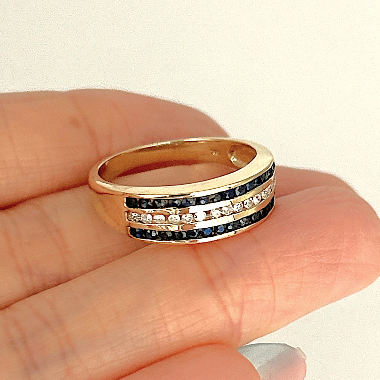GOLD DEAL | 9kt Gold Midnight Cascade Band Ring