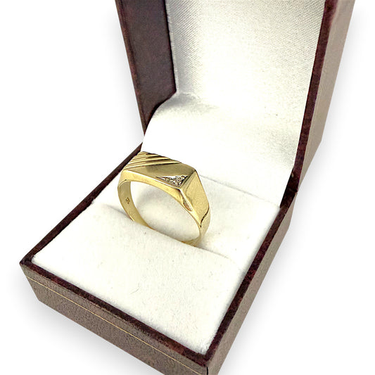 NZGD| 9ct Gold Minimalist Diamond Band Ring Size U