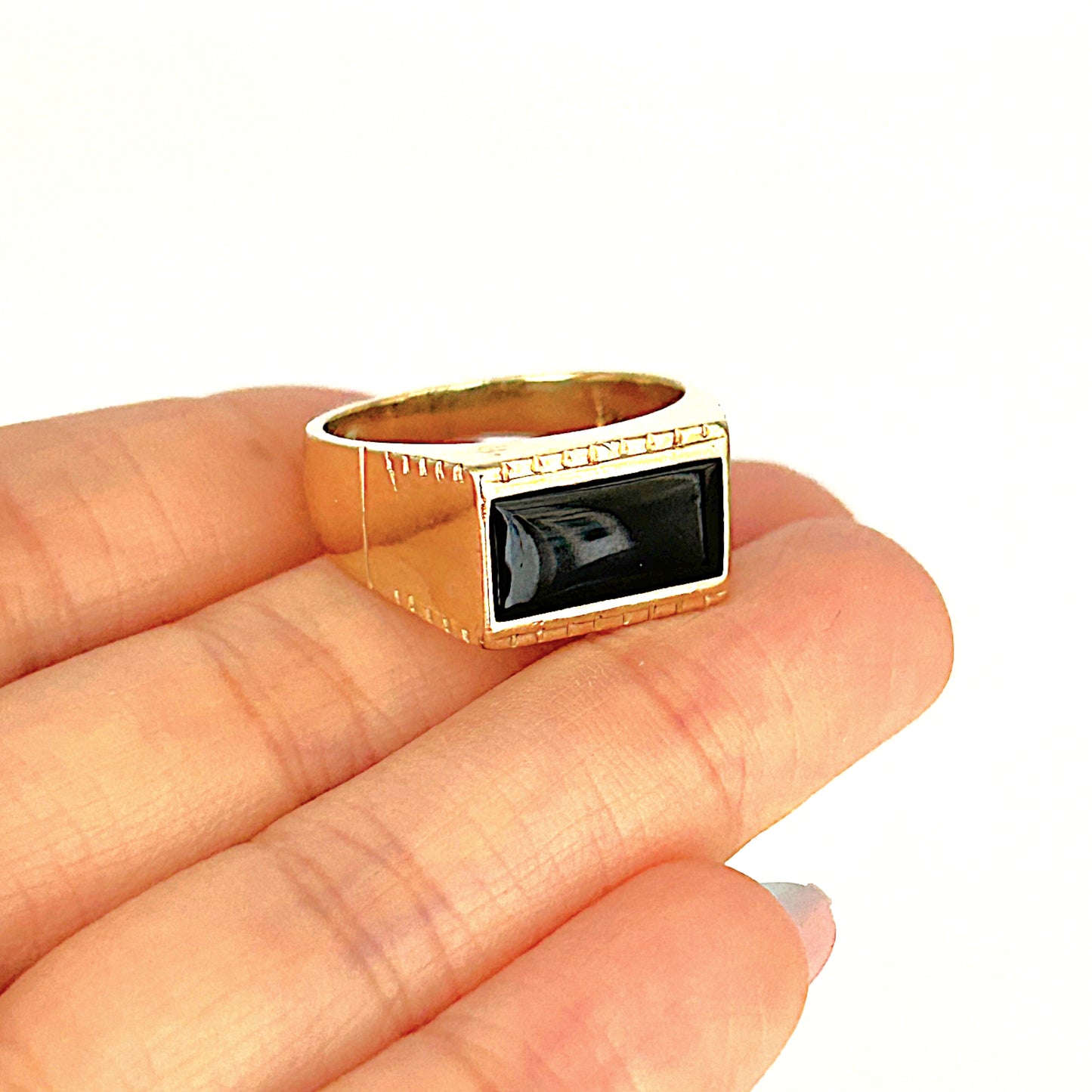 GOLD DEAL | 9kt Gold Black Onyx Signet Ring Size U