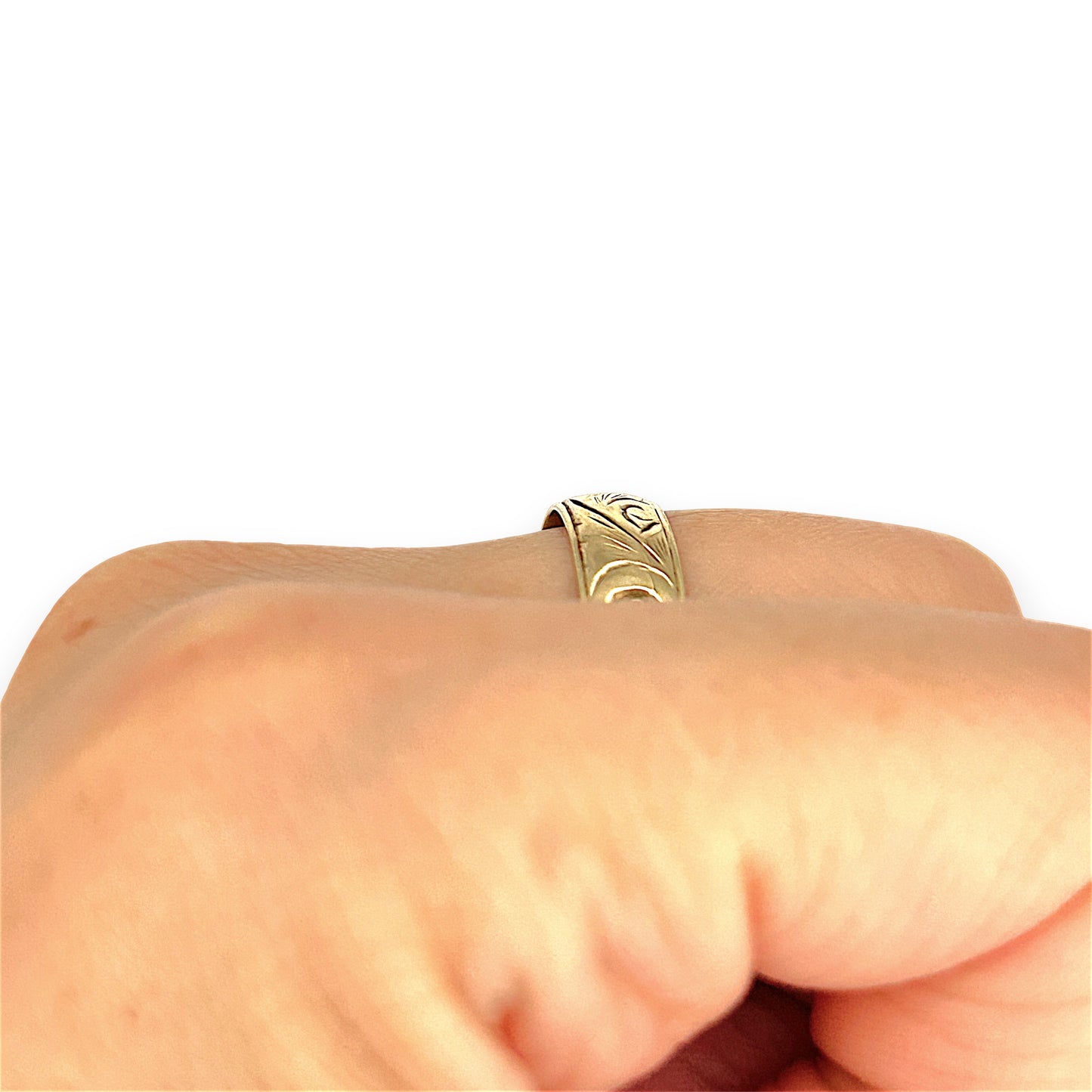 NZGD | 9ct Gold Engraved Vintage‑Style Band