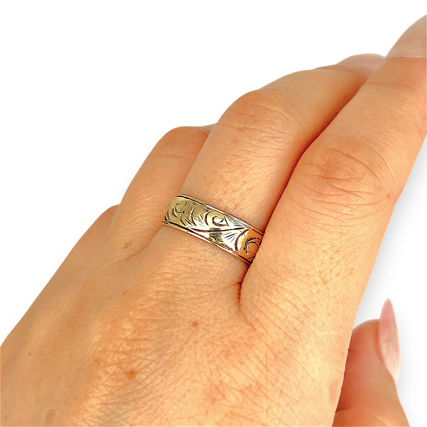 NZGD | 9ct Gold Engraved Vintage‑Style Band