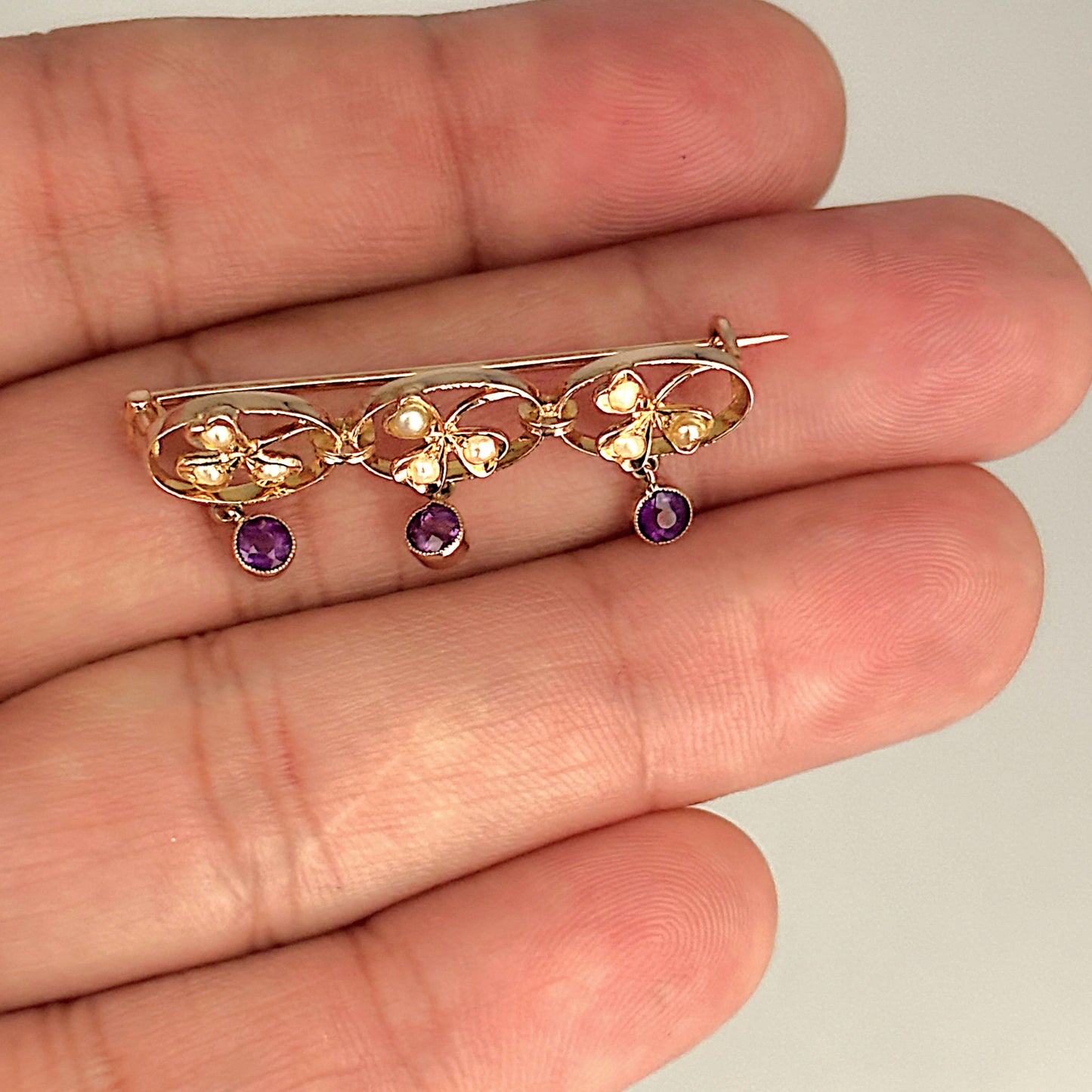 GOLD DEAL | 9kt Gold Vintage Amethyst Waltz Brooch