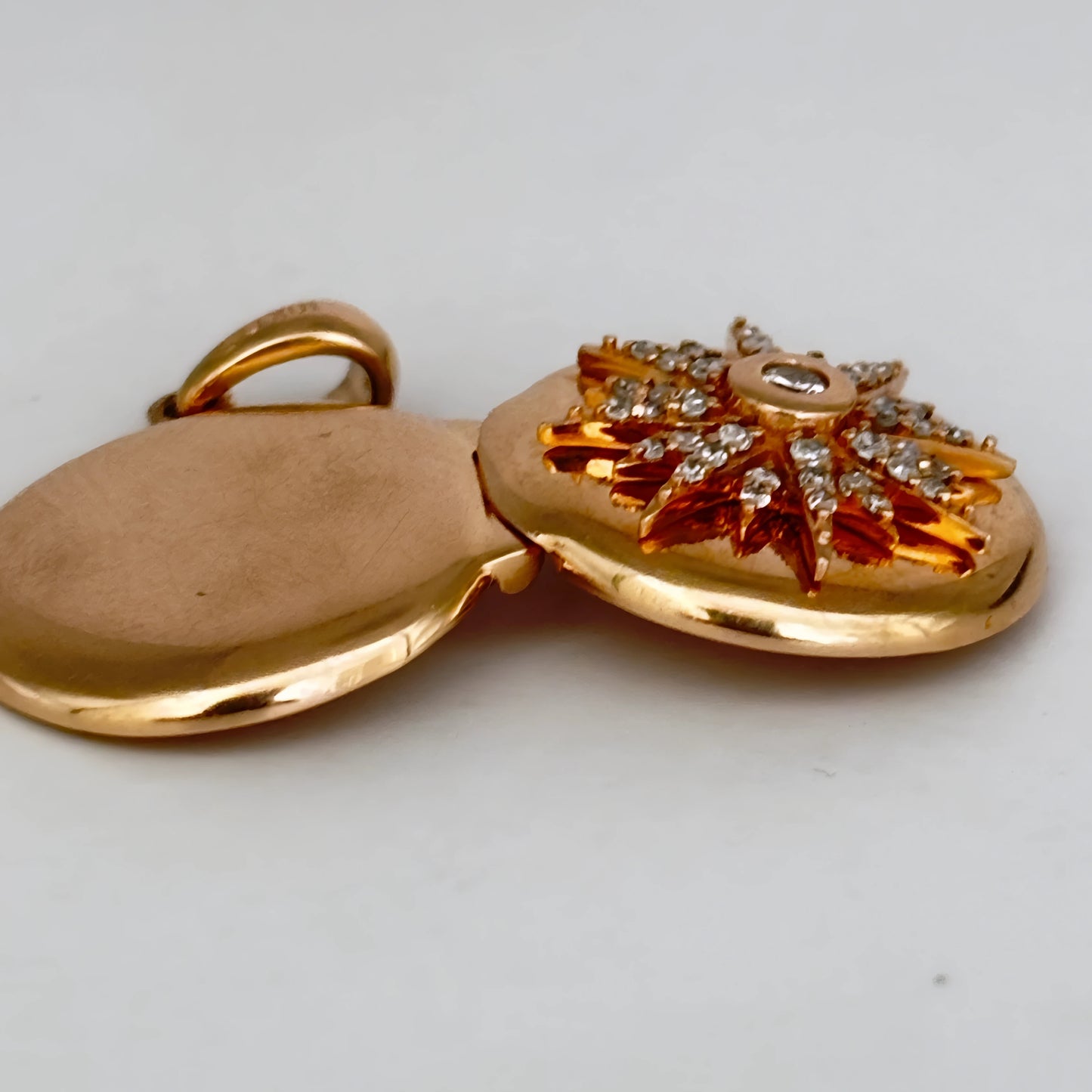 GOLD DEAL | 10ct (10K) Gold Celestial Glow Diamond‑Star Locket Pendant