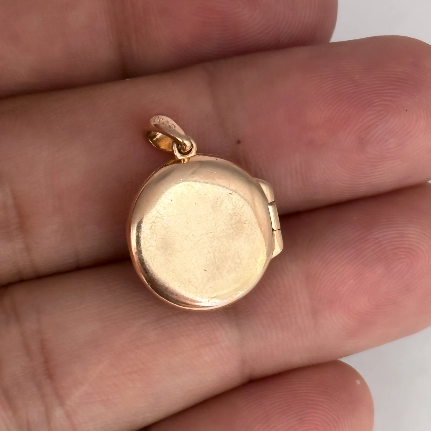 GOLD DEAL | 10ct (10K) Gold Celestial Glow Diamond‑Star Locket Pendant