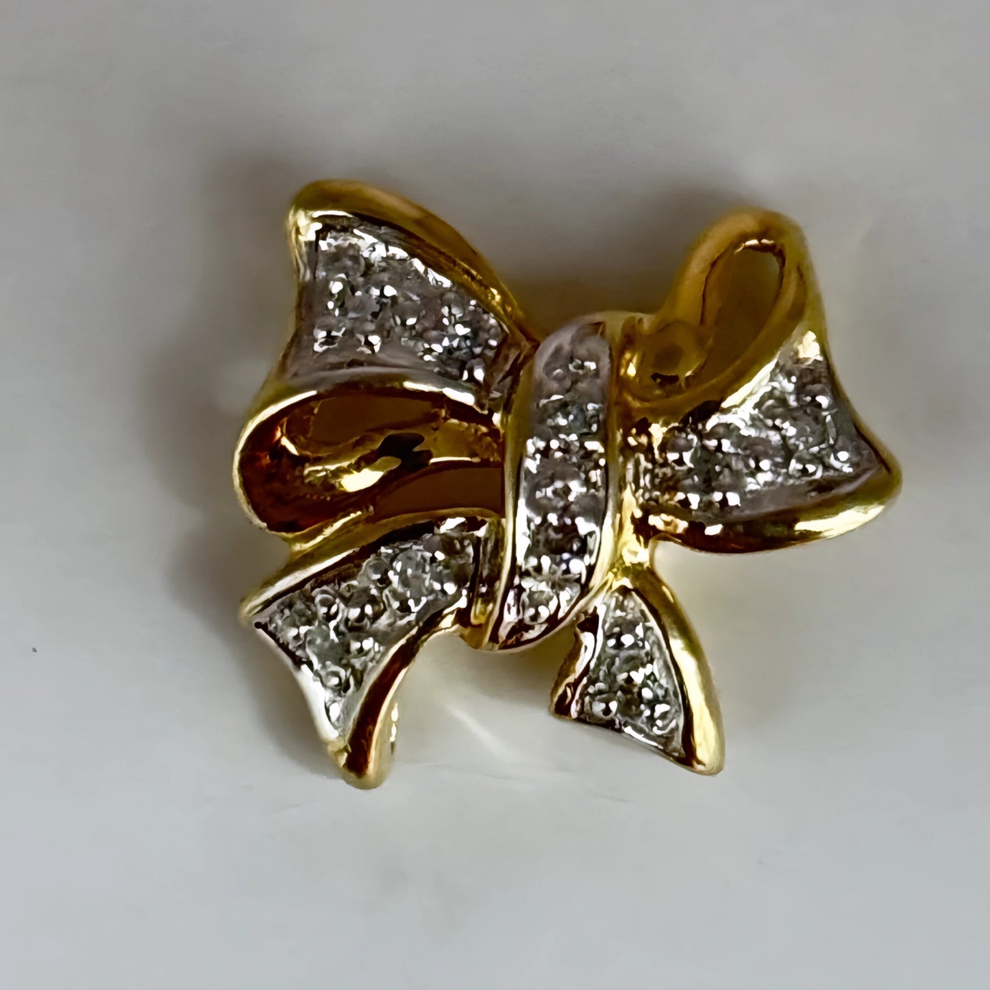 NZGD | 10ct Gold Radiant Ribbon Sparkle Pendant
