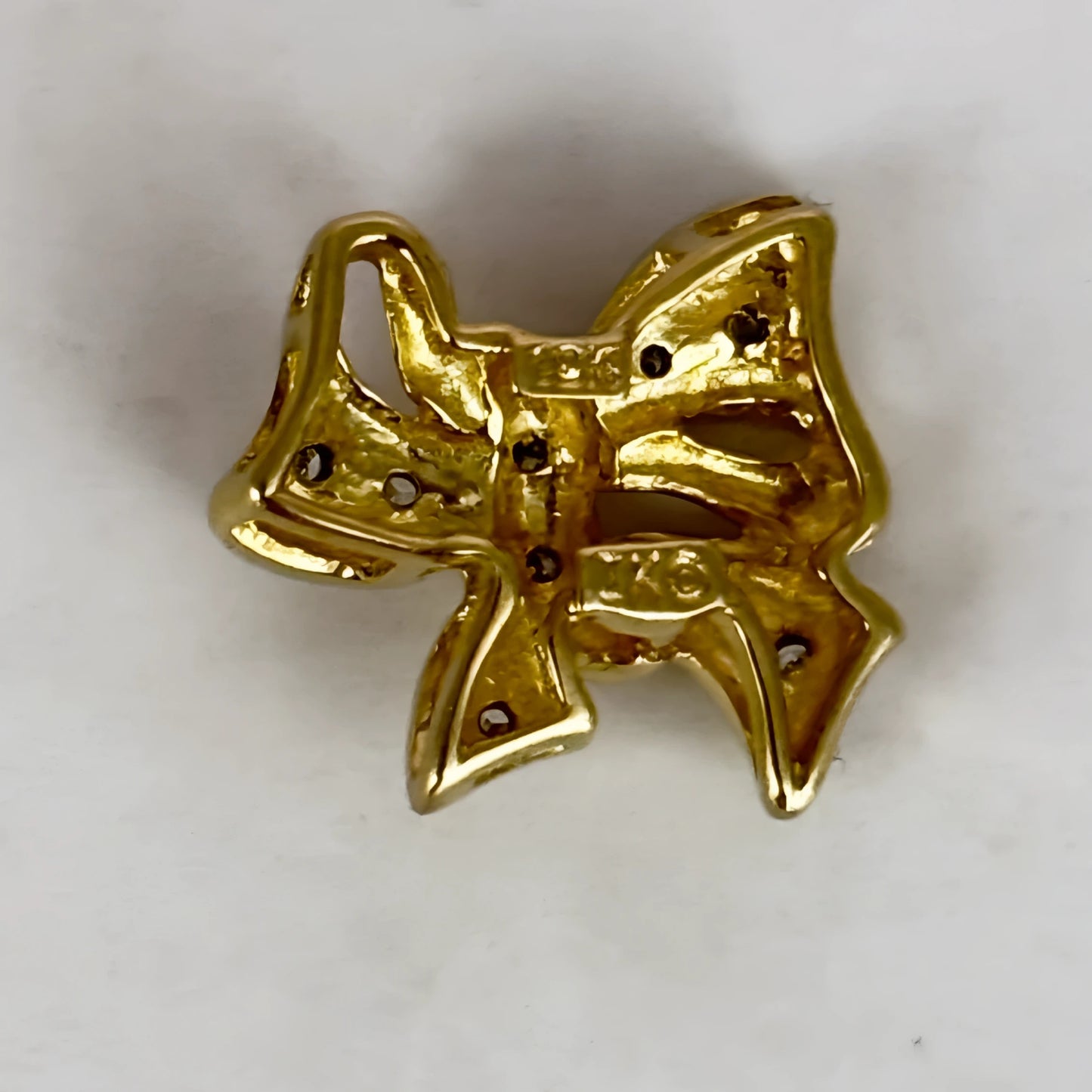 NZGD | 10ct Gold Radiant Ribbon Sparkle Pendant