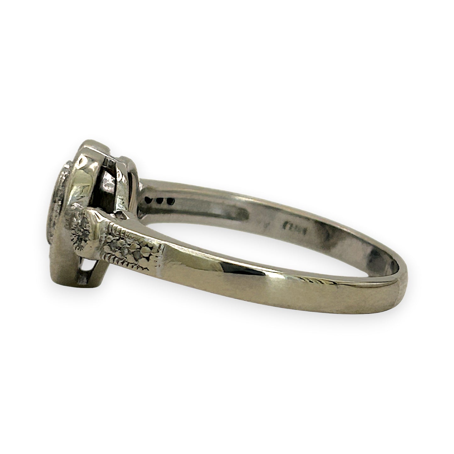 NZGD | 10ct White Gold Michael Hill Ring Valuation $2,700 - Snowlight Diamond Heart