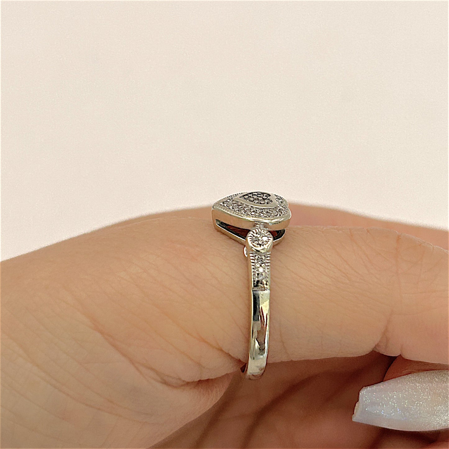 NZGD | 10ct White Gold Michael Hill Ring Valuation $2,700 - Snowlight Diamond Heart