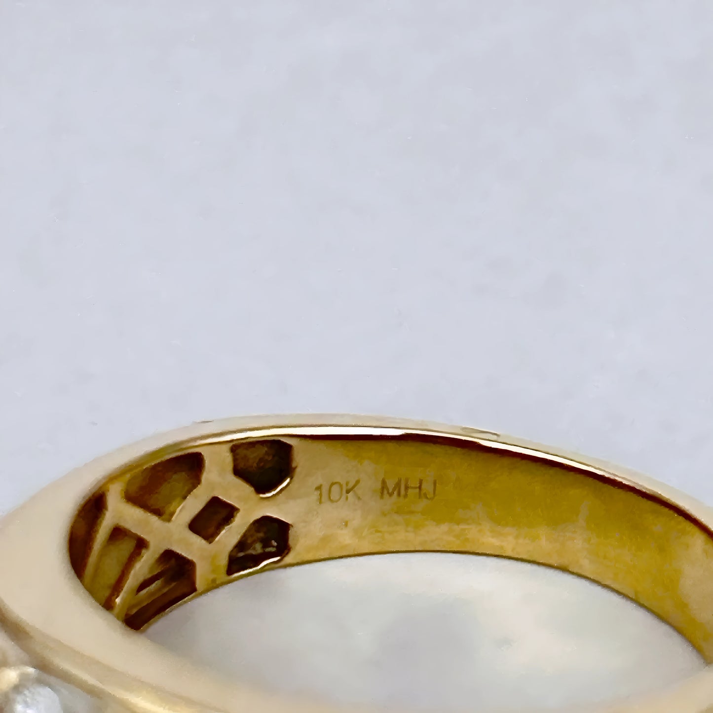 GOLD DEAL | 10kt Gold Refurbished Michael Hill Diamond Groove Ring Size S