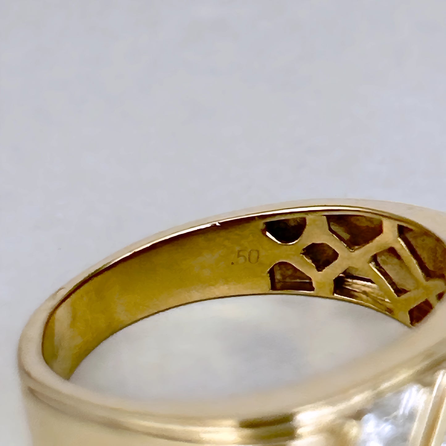 GOLD DEAL | 10kt Gold Refurbished Michael Hill Diamond Groove Ring Size S