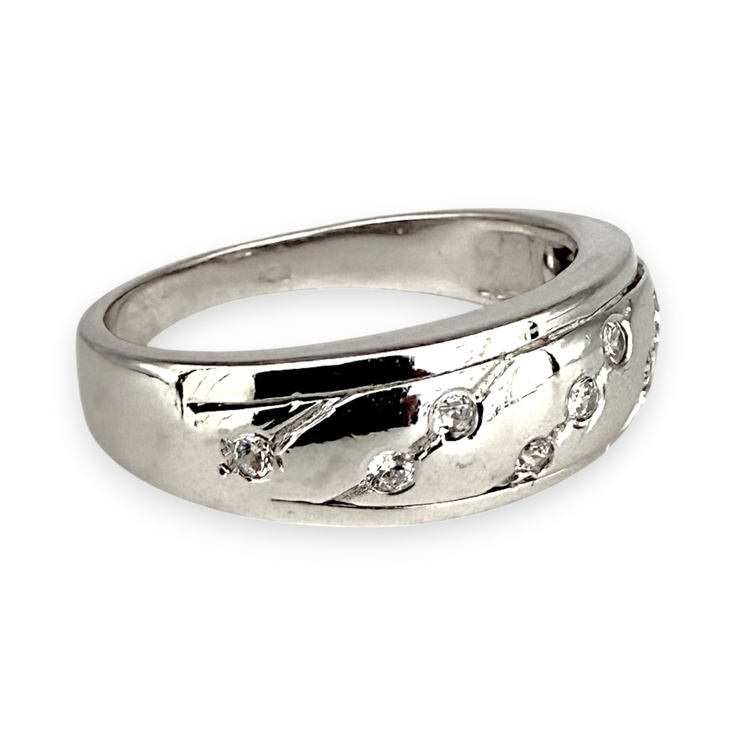 NZGD | 14ct White Gold Cascade Sparkle Band Ring Size O